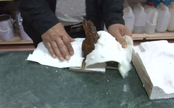 硅橡膠模具分模有什么技巧？